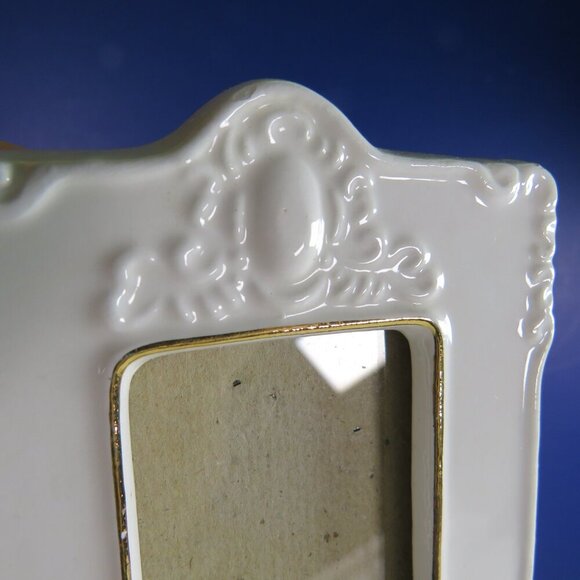 Ceramic White w Gold Picture Frame, (2) Ceramic Place cards Embossed Floral - Picture 13 of 14